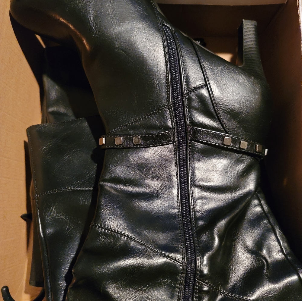 Size 12w black leather  boots